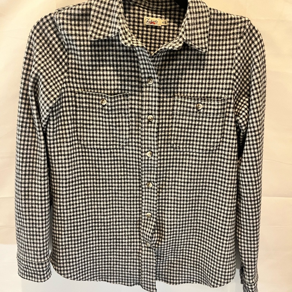 Faherty women’s Monochrome Checkered flannel size xs.